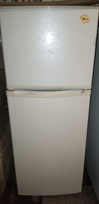 Холодильник и продаётся