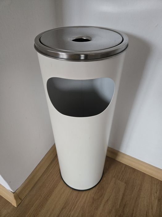 Метален екстериорен пепелник