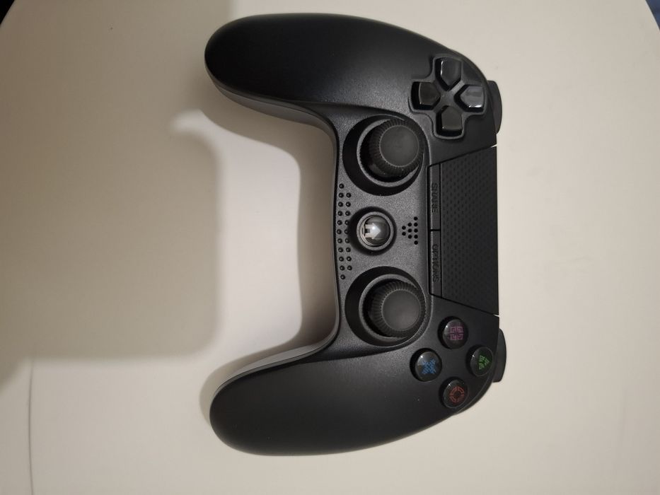 Vând maneta ps4 70  lei