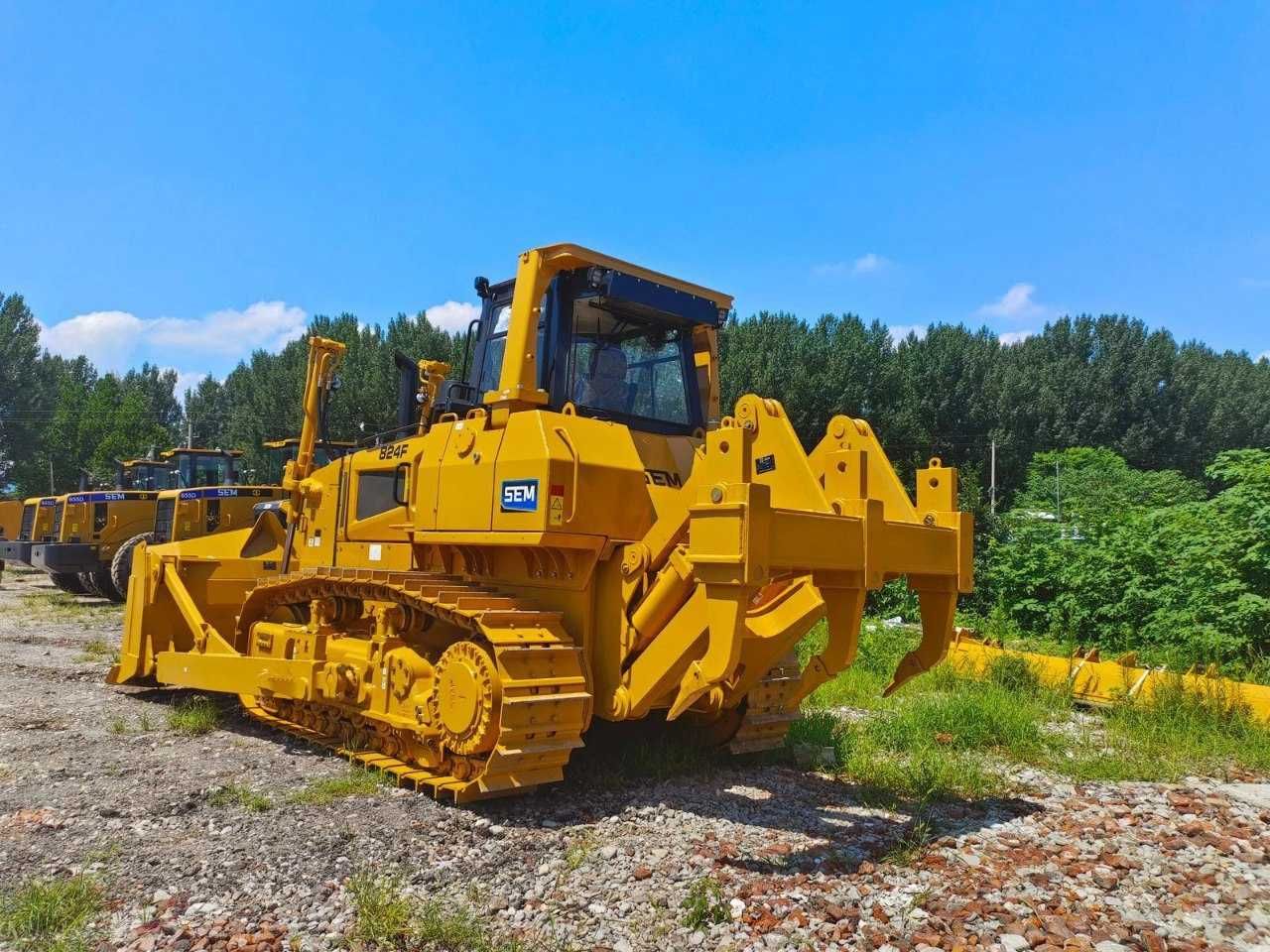 Бульдозер SEM824F (24 тонн)