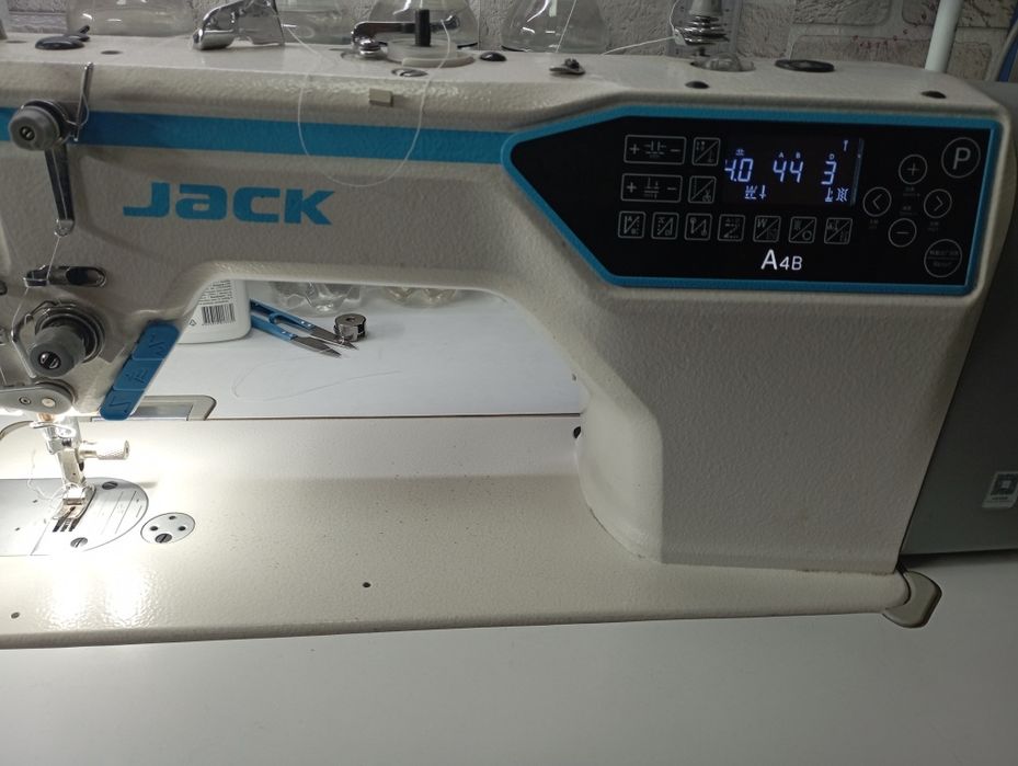 Продам швейную машинку jack