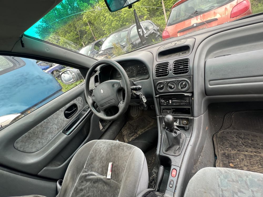 Renault Megane / Рено Мегане 1.8 НА ЧАСТИ