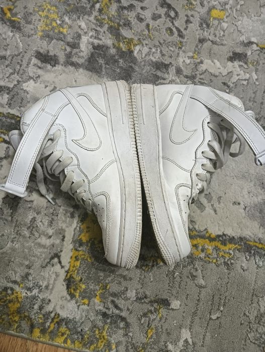 Vând Nike Air Force 1  nepurtati mărime 38,5  culoare alb