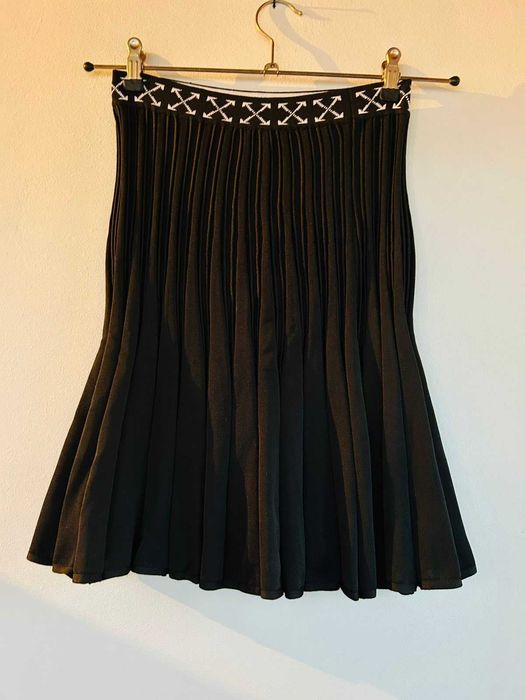 Елегантни поли-ежедневни и делови.