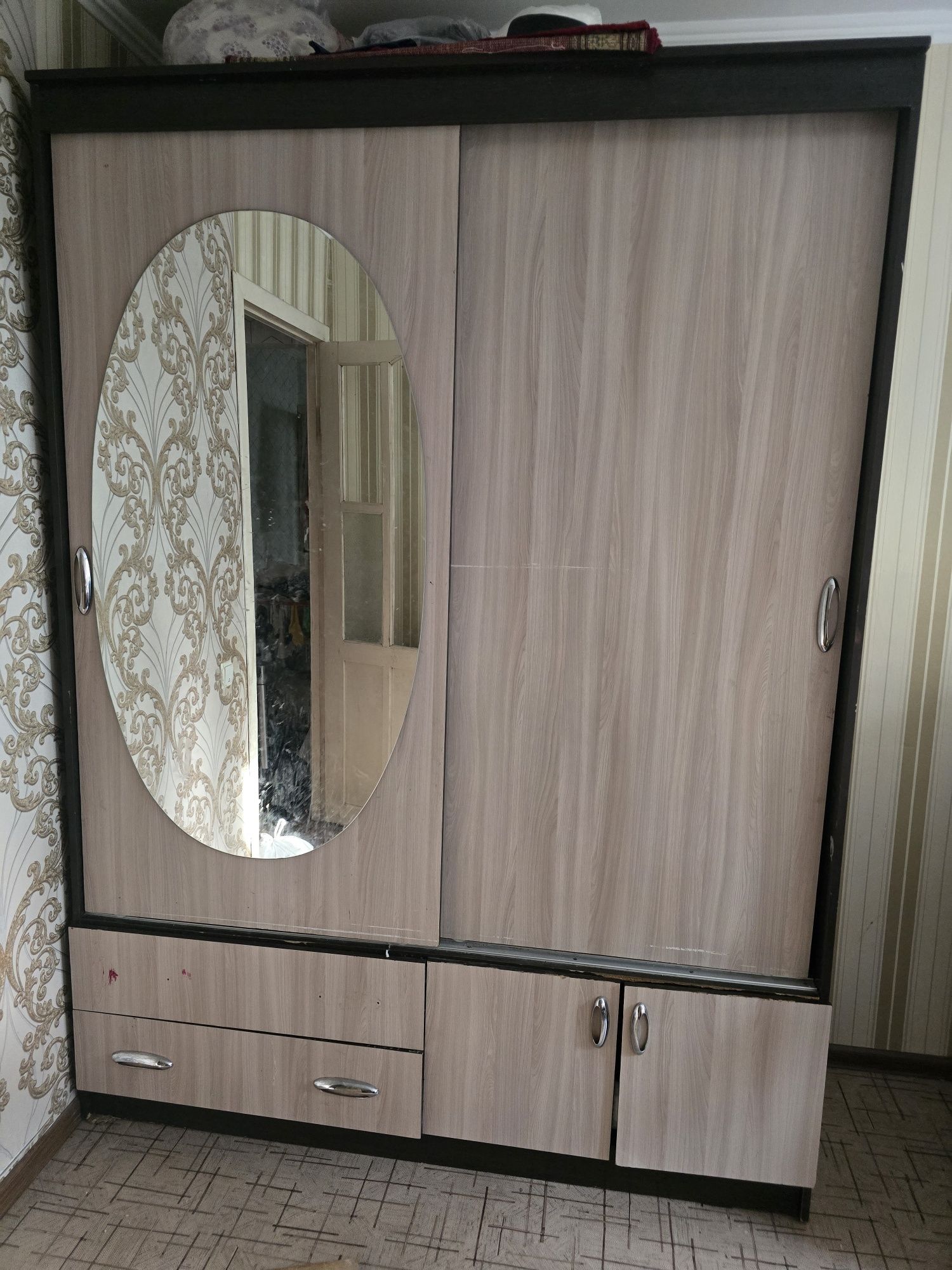 Срочно продам шифонер