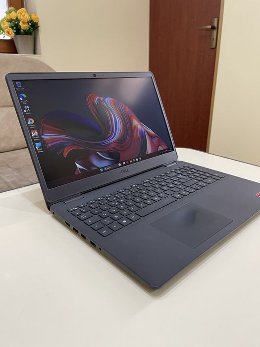 Laptop Dell Inspiron 3505, an fab 2021, baterie buna