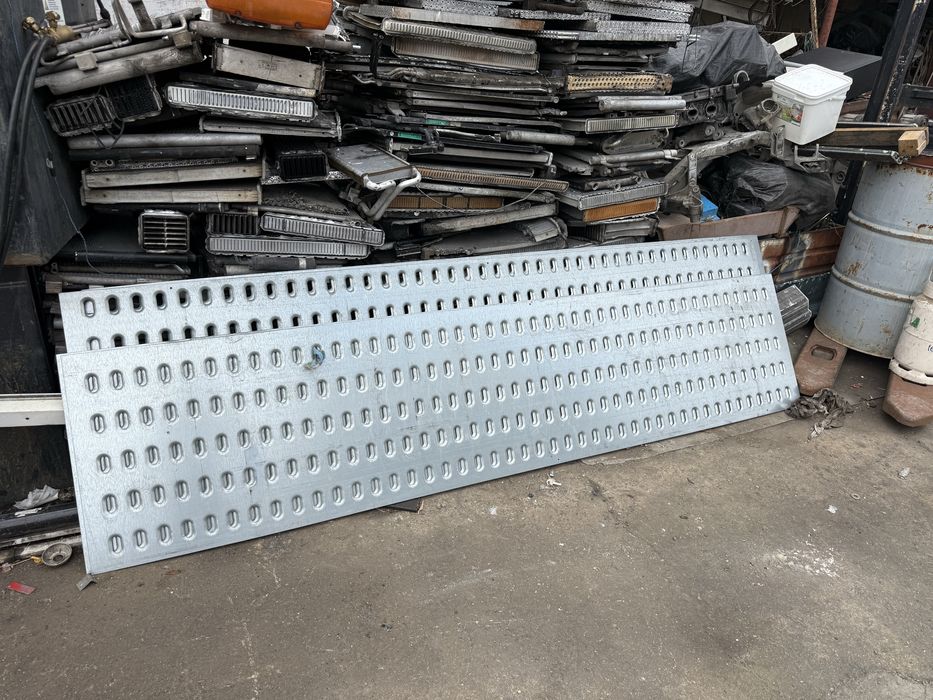 Ламарина за автовоз / пътна помощ