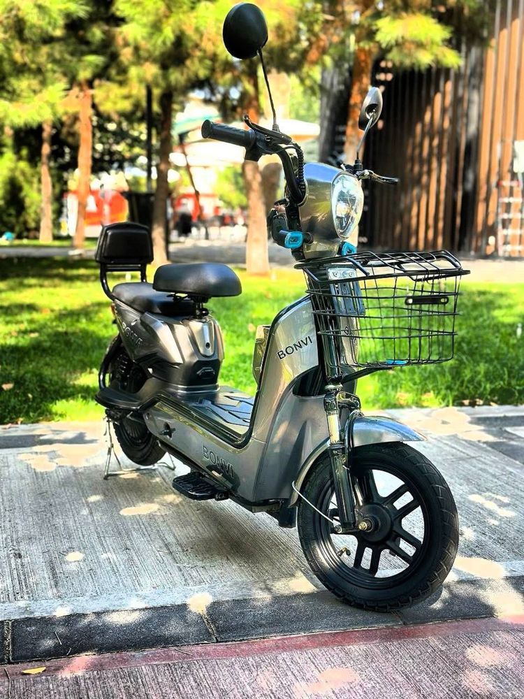 -Skuter. Bonvi chuntak modell