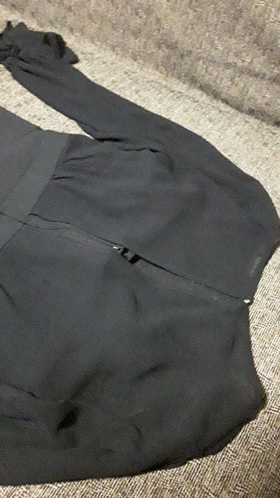 Rochie de ocazie neagra stofa cu voal .