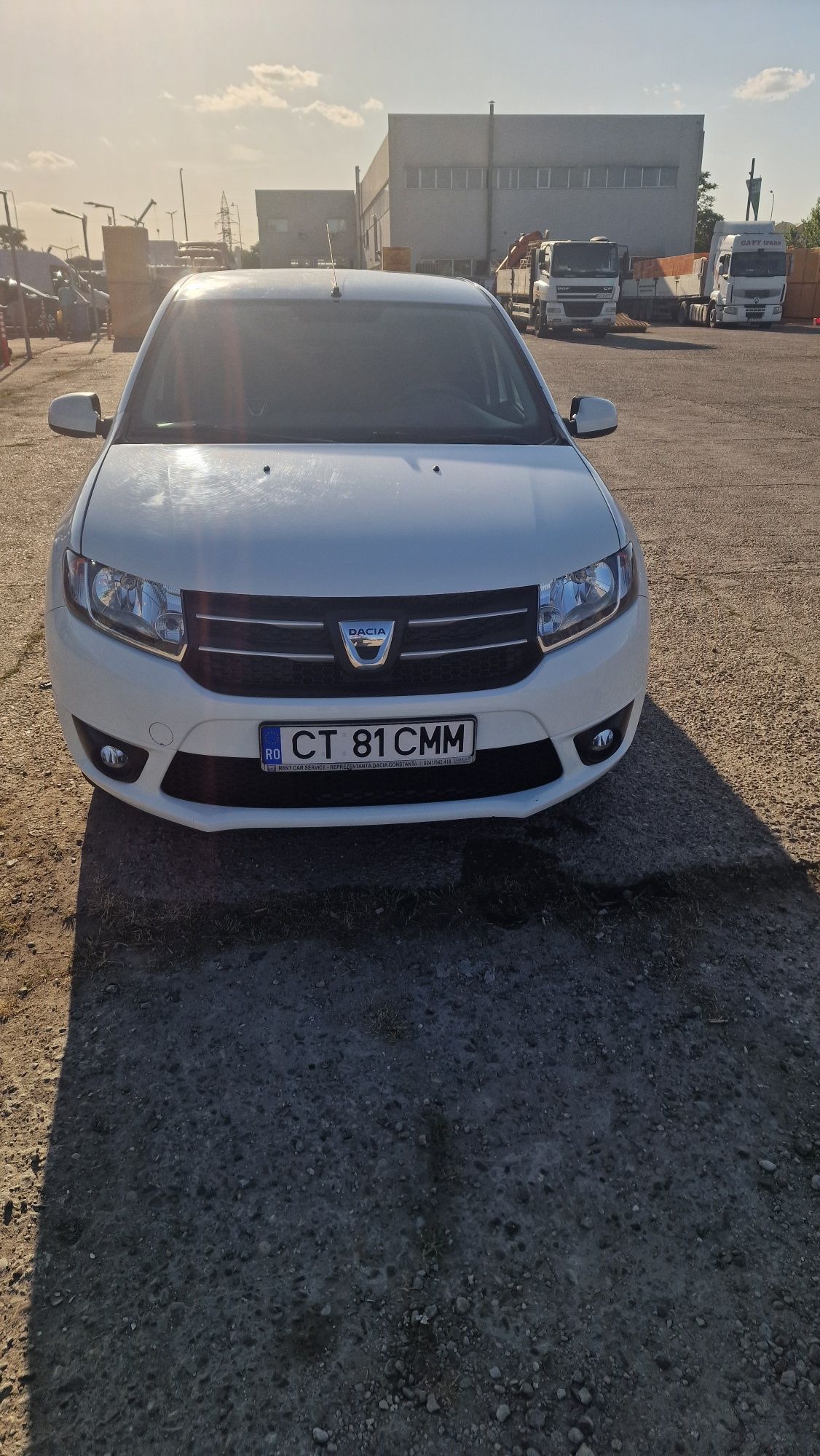 Vând Dacia Logan