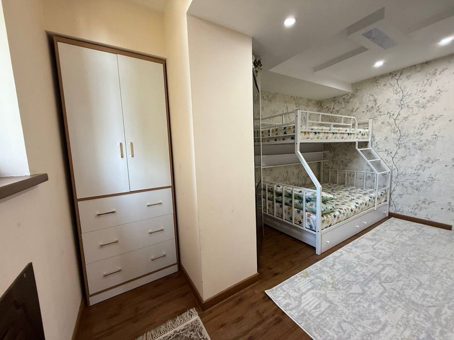 В центре города  Дархан Московские высотки