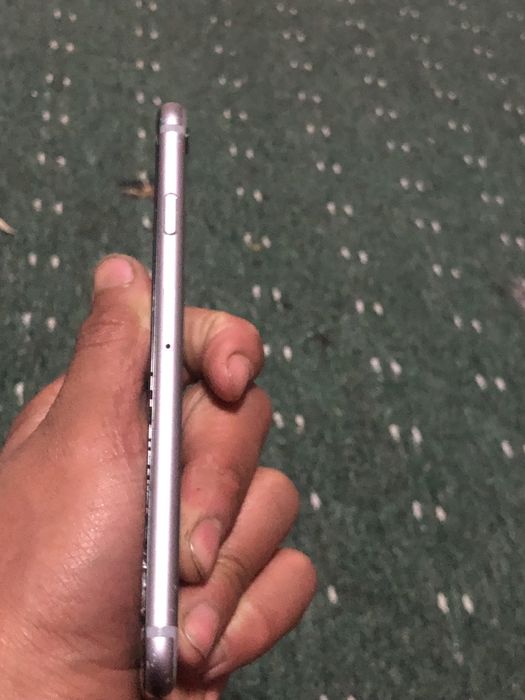Iphone 6s ekran ketgan boldi narxi 300 kelshmiz