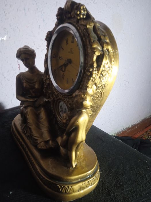 Настольные часы.