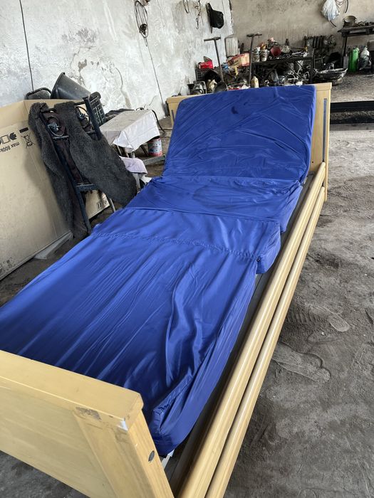 Кровать для лежачих больных на пульту