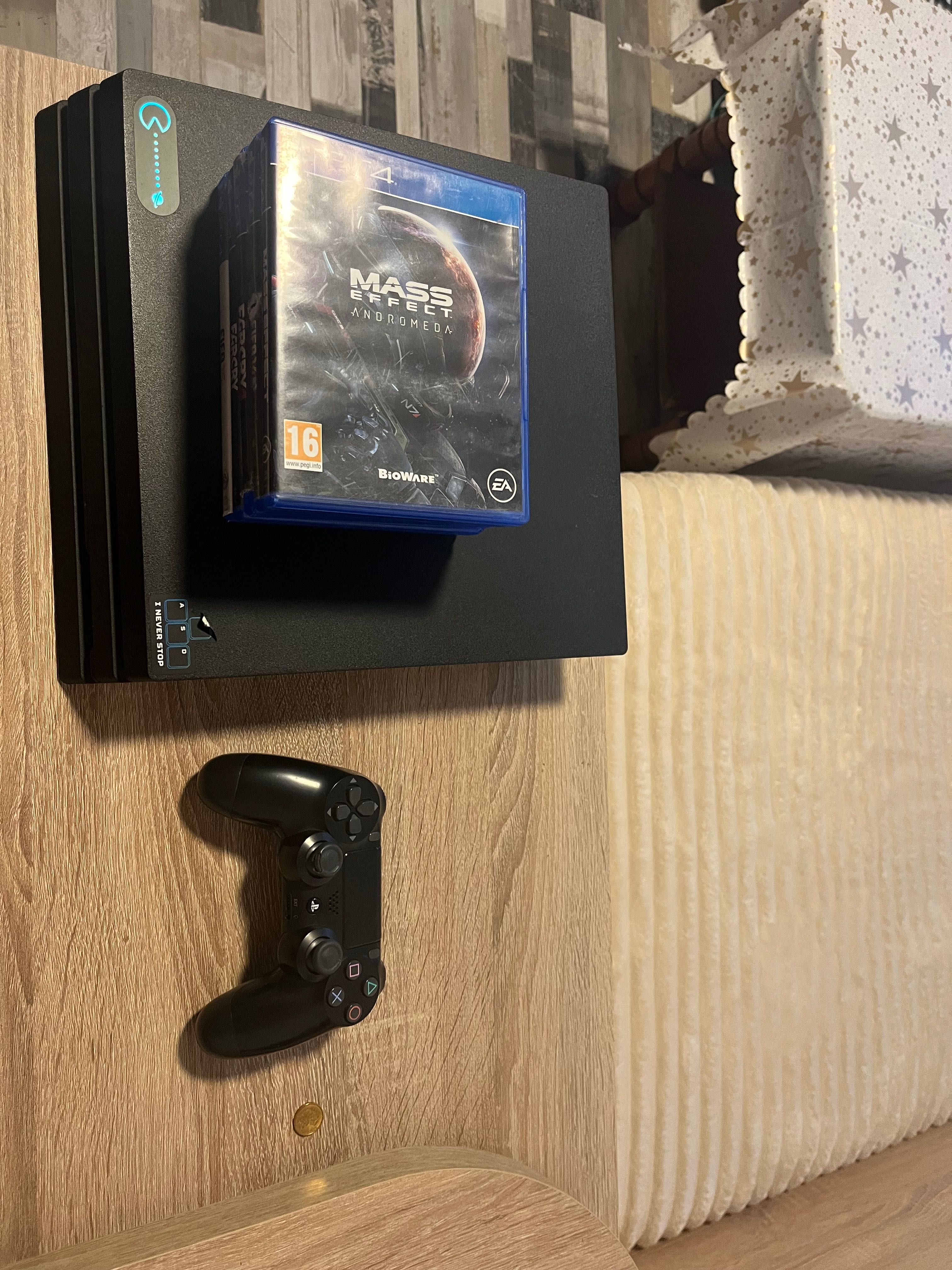 Sony PS4 с джойстик и игри