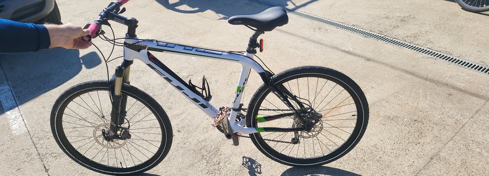 Bicicleta ,cadru de carbon