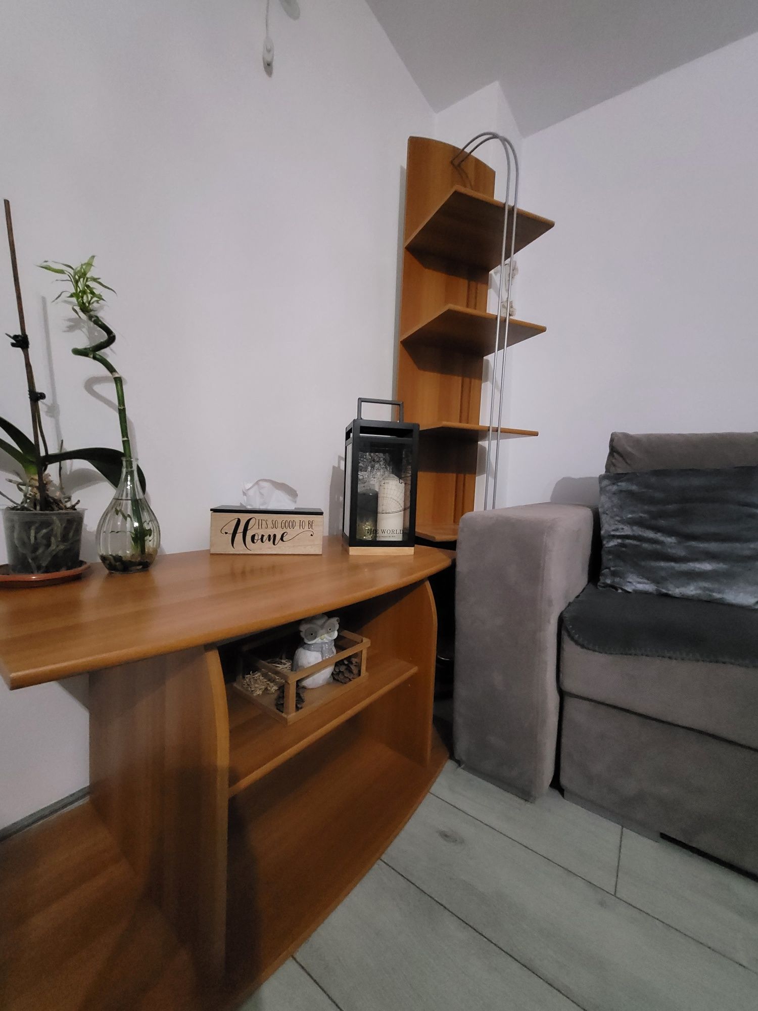 Set mobilier living: biblioteca, masa + birou