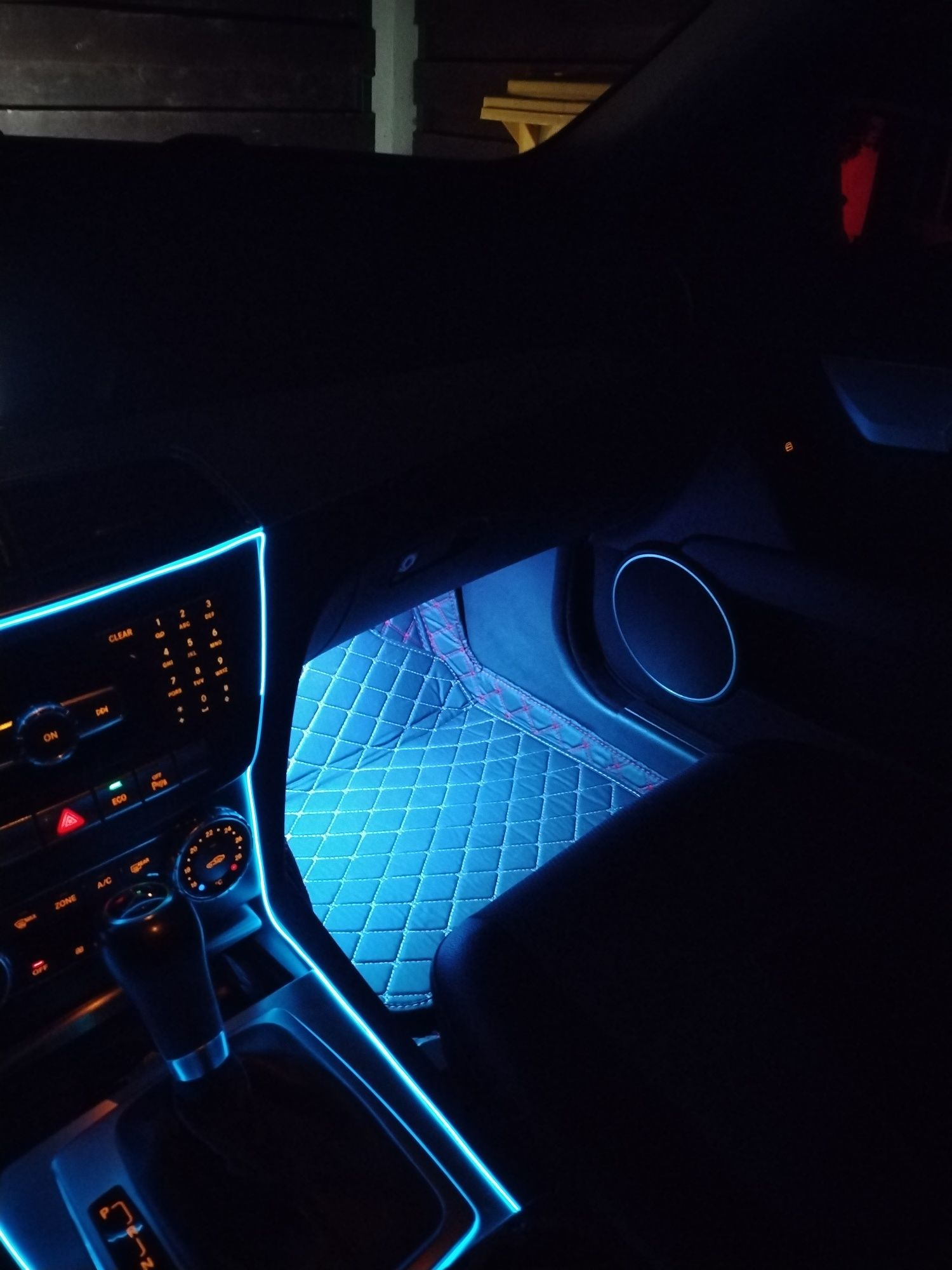 Vând Mercedes C 200