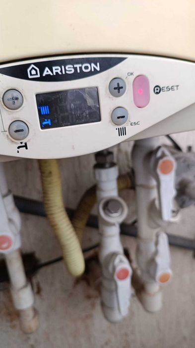 Centrala Cares premium Ariston defecta