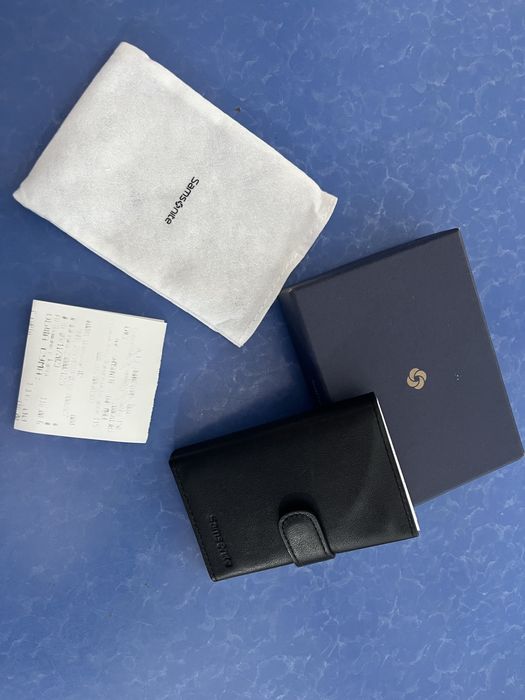 Продавам кард холдер Samsomite