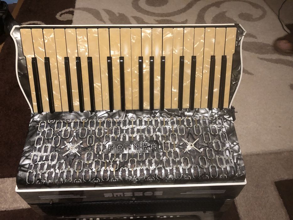 Acordeon Hohner 80 basi