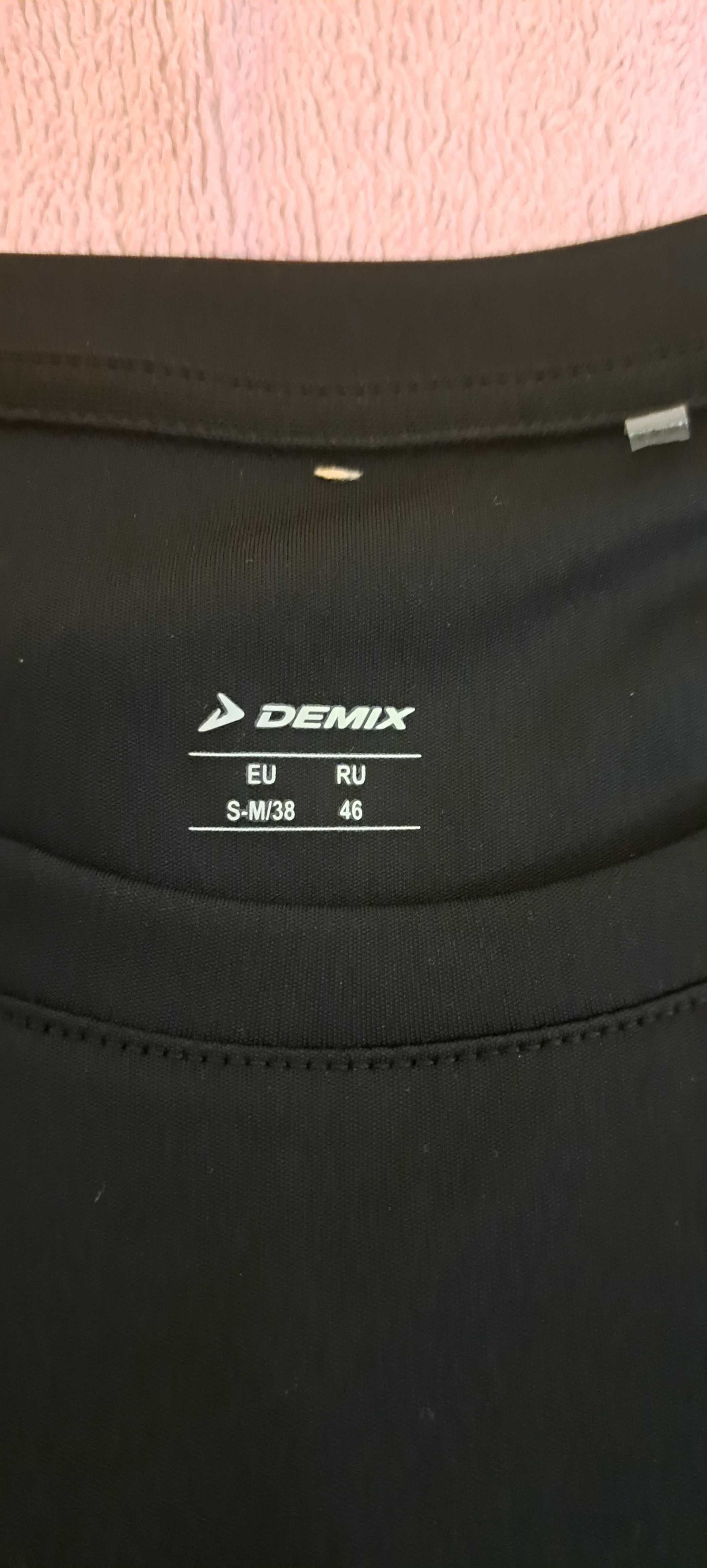 Женская чёрная футболка Demix