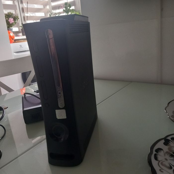 Consola XBOX 360, 2 Controllere, HDD 120GB, Jocuri