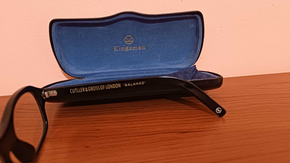 Kingsman Рамка за очила с калъф
