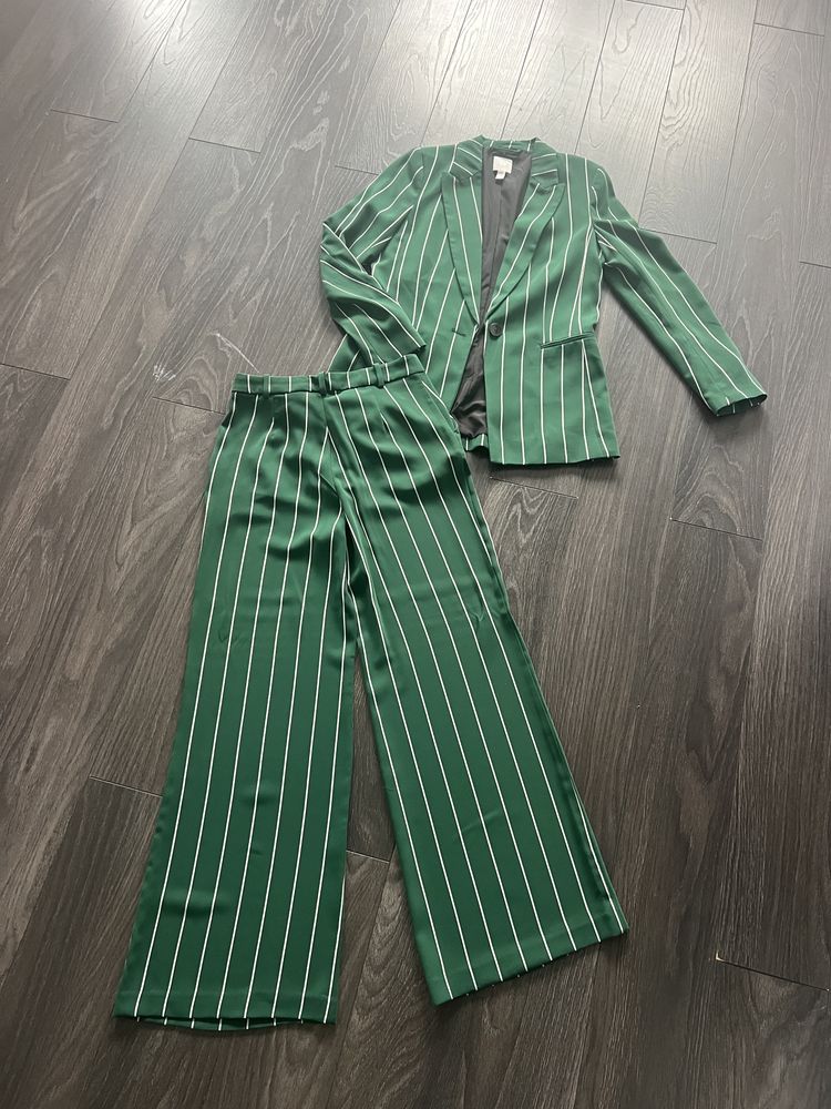 Costum dama verde