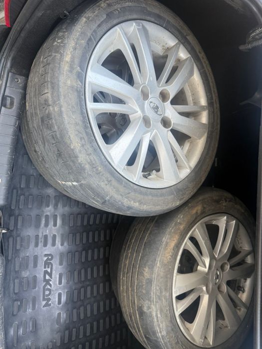 Продам шины от гранты