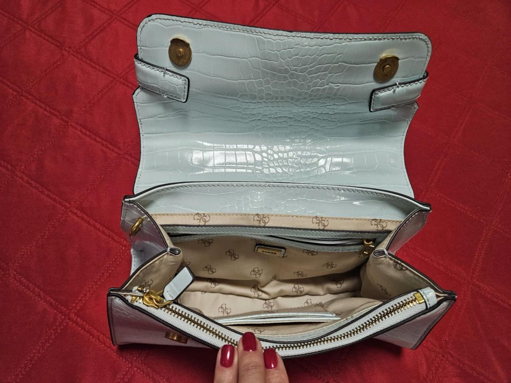 Продавам оригинална чанта Guess
