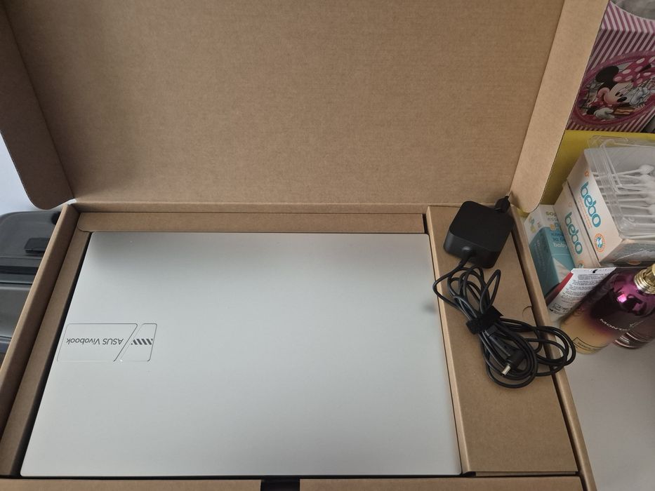 Продава се ASUS  VIVOBOOK  800лв