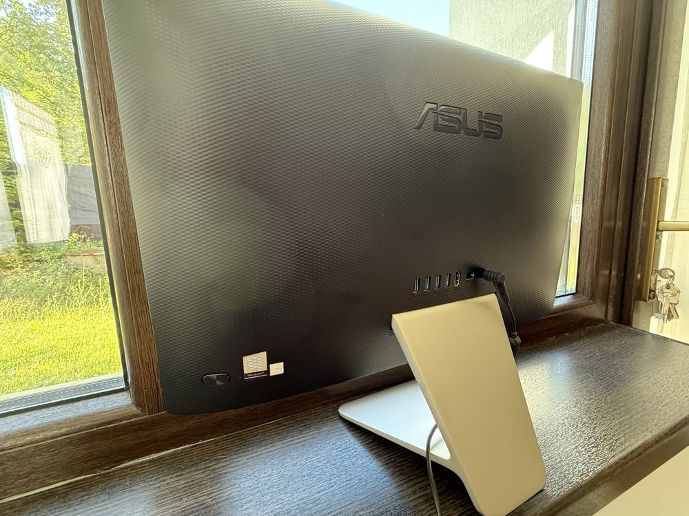 Vand Sistem All-in-one ASUS V222UAK, i5 SSD + HDD, licenta Microsoft!!