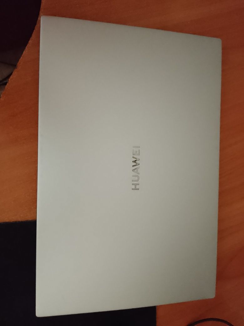 Продам ноутбук huawel