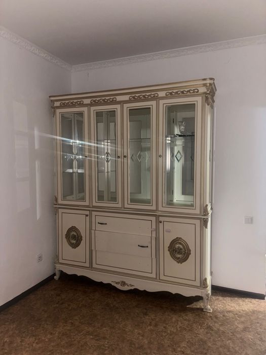 Сервант,мебель сатылады