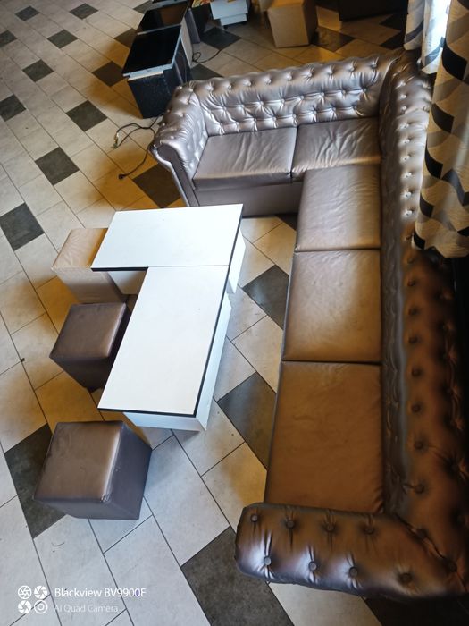 Canapea de colt cu masa