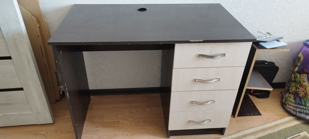 Стол компьютерный