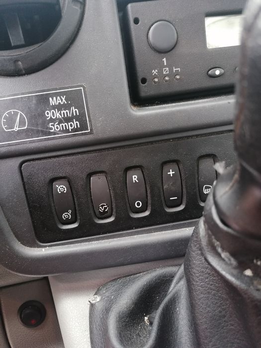 Продавам Рено Маскот