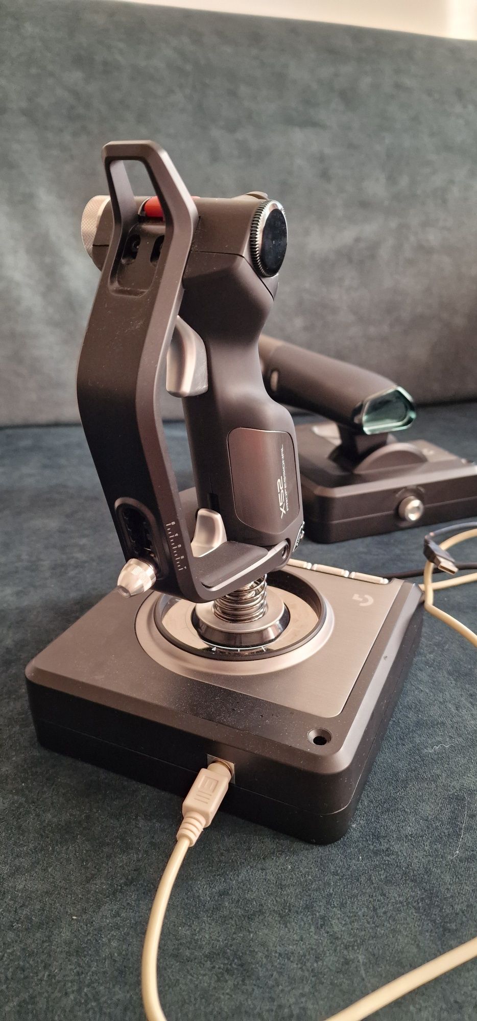 Vând HOTAS  logitech X52 (joystick + throttle)
