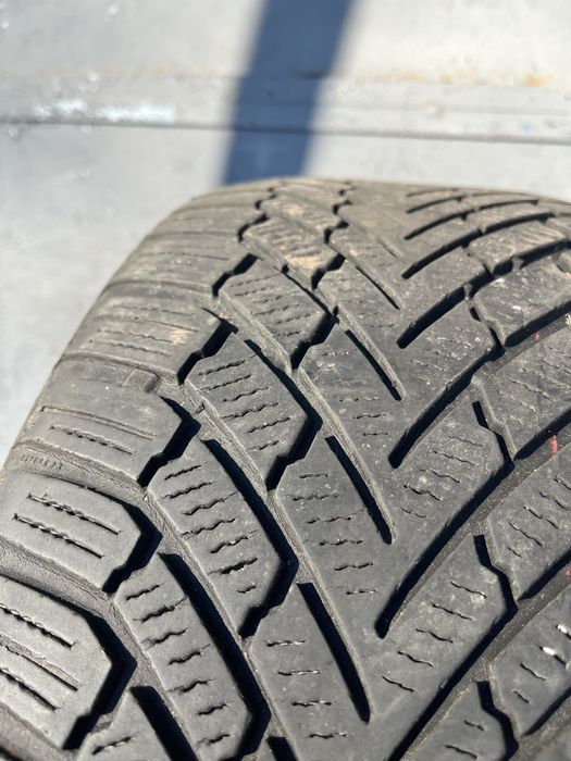 2 бр. зимни гуми 225/45/17 Continental 4,5-5 mm DOT 4017