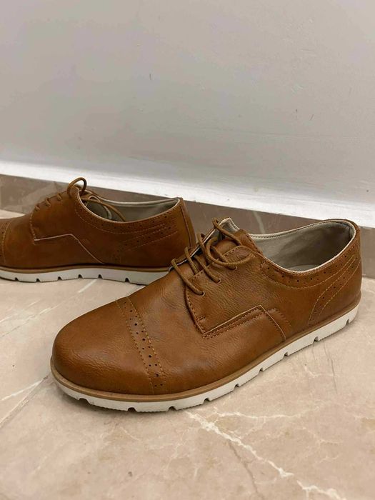 Дамски обувки в кафяв цвят