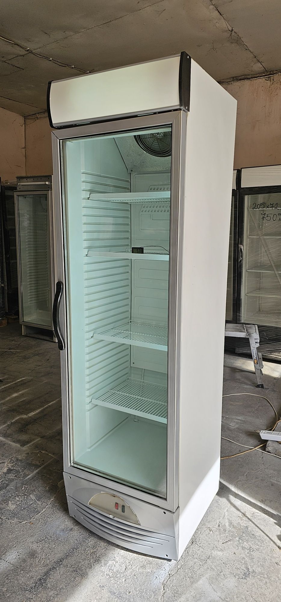 Хладилна витрина 200х60х60см