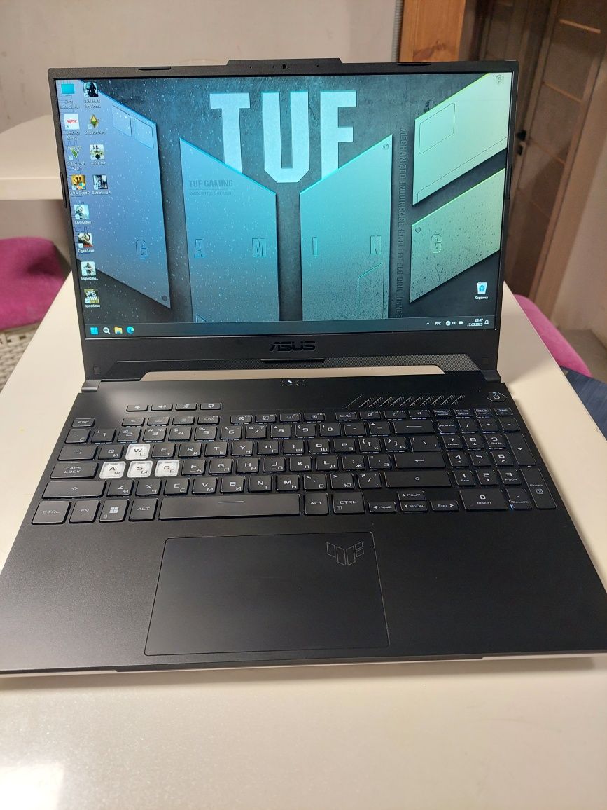 Ноутбук Asus игровой 2024 состояние отличное .
