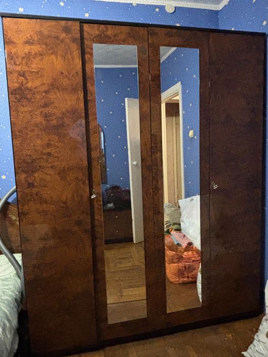 Продам спальный гарнитур