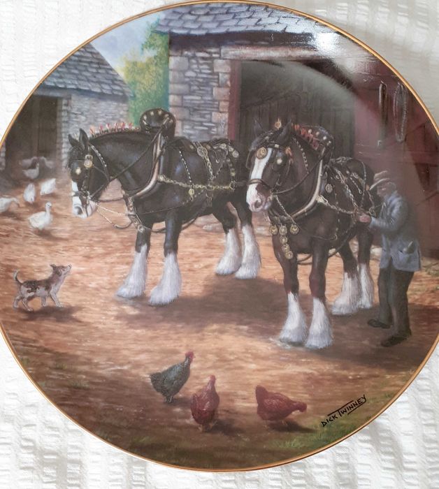 3 сувенирни порцеланови чинии