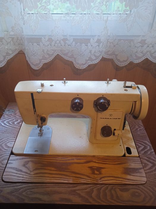 Продам швейную машину