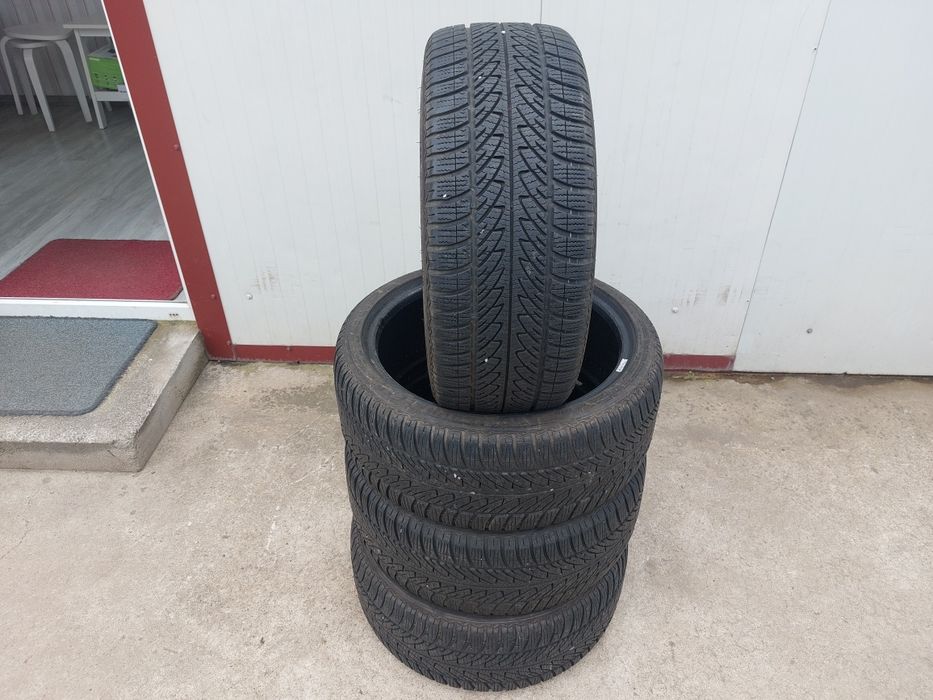 125 lei bucata! Set anvelope M+S/IARNA 225 40 18 Goodyear