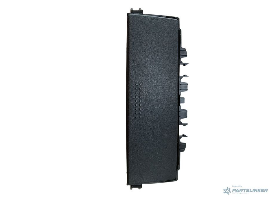 Compartiment/spațiu de depozitare panou de bord MITSUBISHI COLT VI Z3_A, Z2_A 2002 - 2012