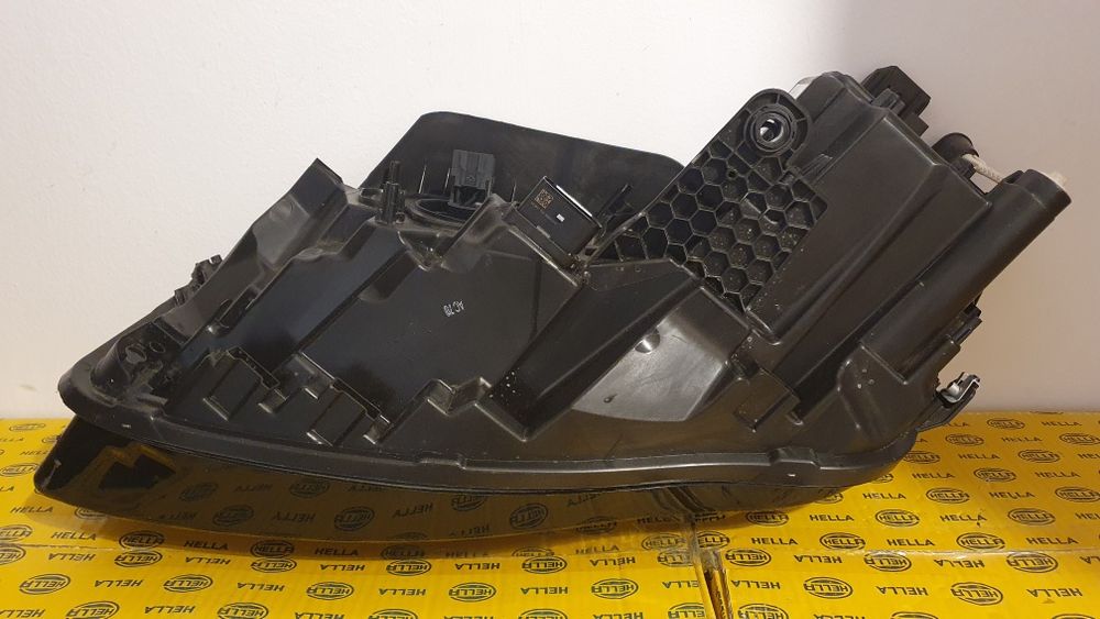 Far dreapta full led adaptiv VW Touareg 3