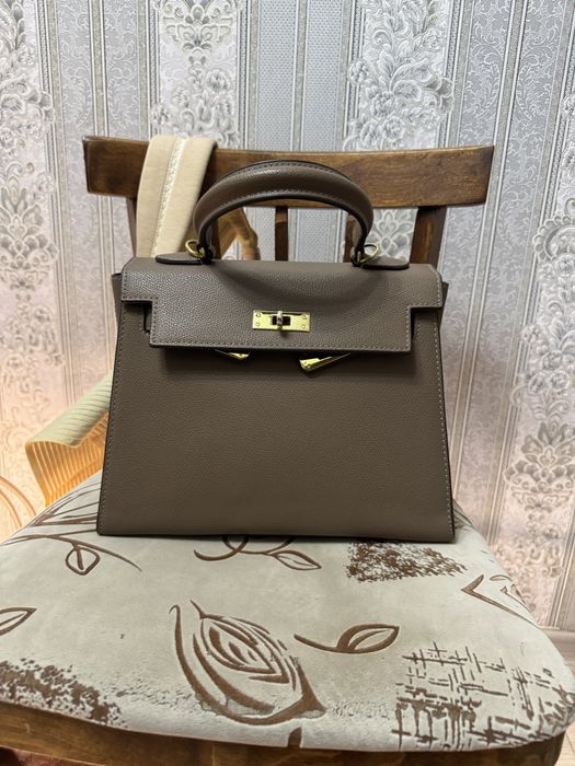 Сумка кожаная на ремешке